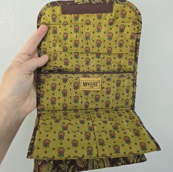 MaggiB Green Floral Paisley Quilt Fabric Large Wallet - Picture 4 of 12